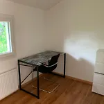 Small Room Walk To The Airport