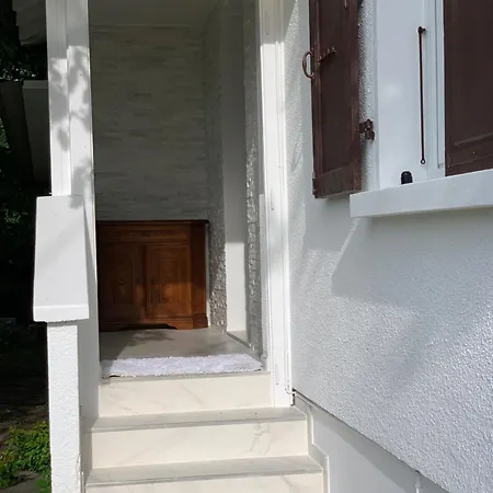 Small Walk To The Airport Homestay *